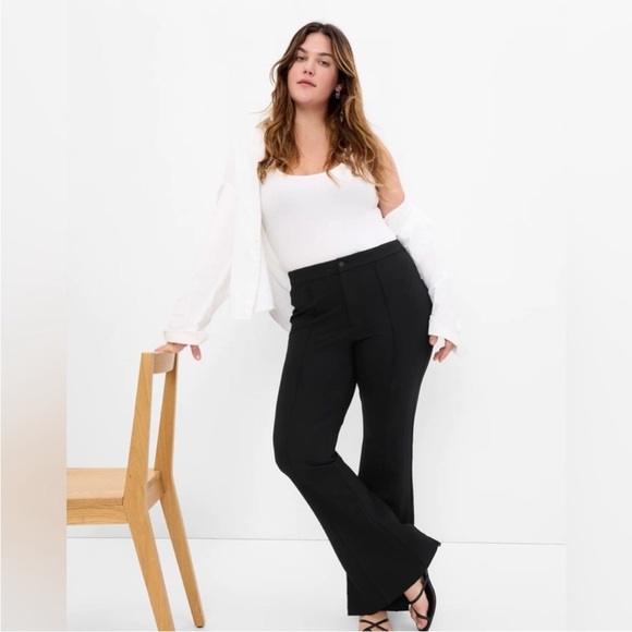 NWT! GAP Black High Rise Ponte Split Flare Pants - Size 10  🔹 - Picture 4 of 9